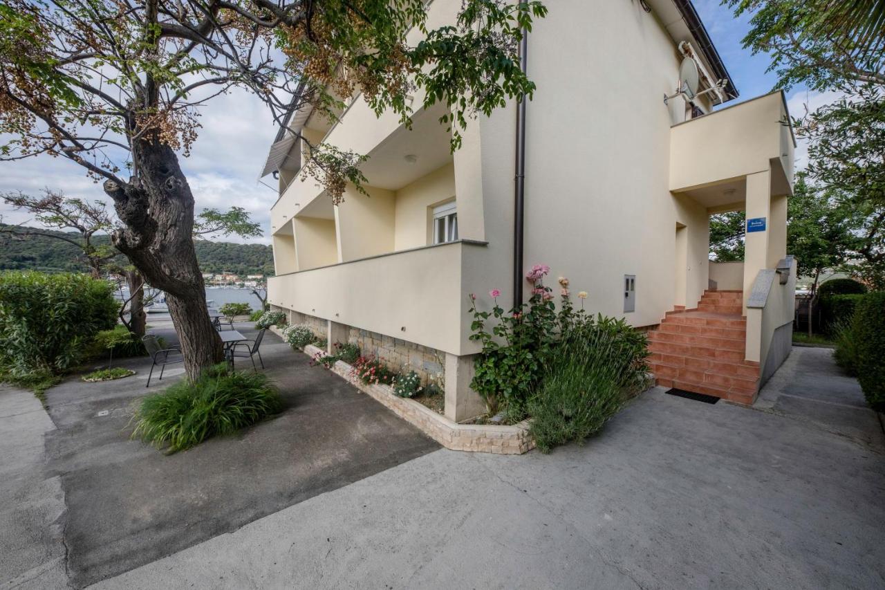 Apartments By The Sea Supetarska Draga - Donja, Rab - 11769 Екстер'єр фото
