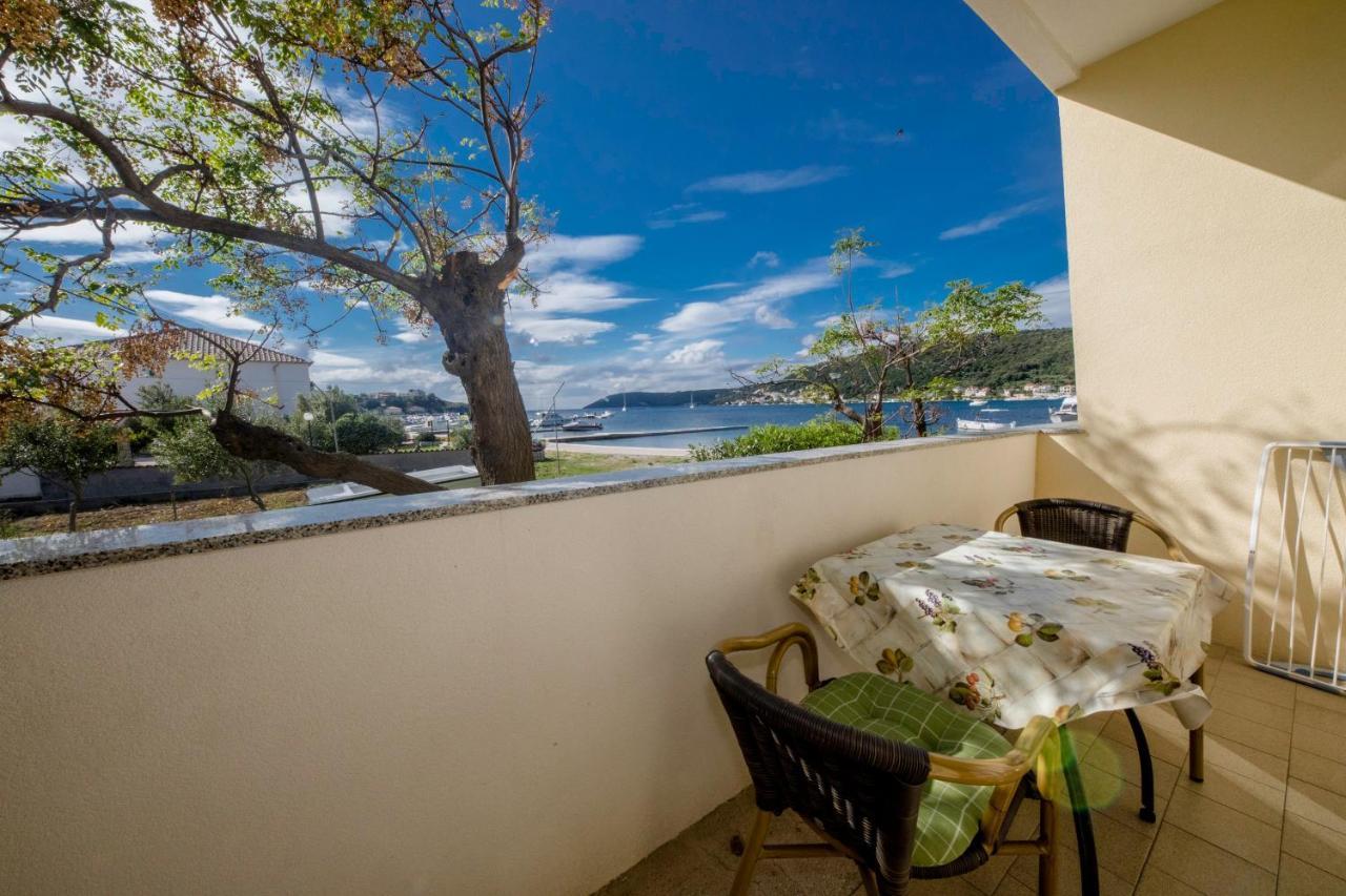 Apartments By The Sea Supetarska Draga - Donja, Rab - 11769 Екстер'єр фото